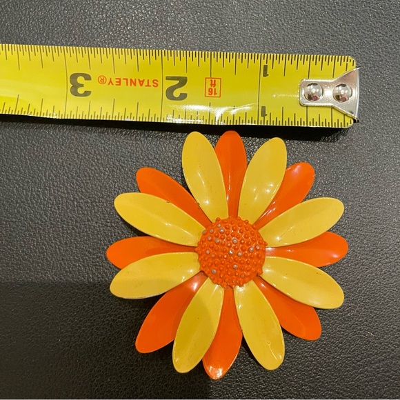 Vintage mid-century metal flower brooches - Picture 7 of 8